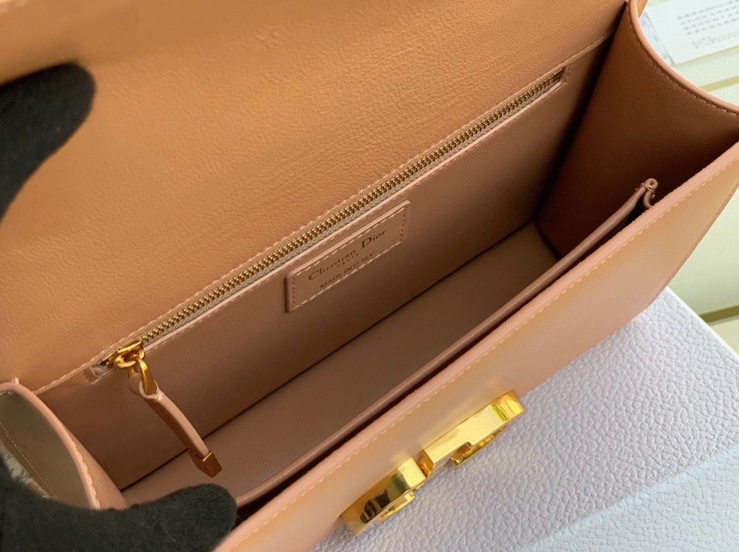 D10r 30 Montaigne Medium Bag Knockoff in Poudre Box Calfskin