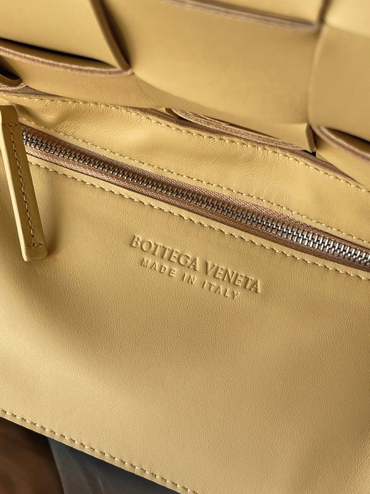 Top Quality Knockoff B0tt*ga Ven*ta Cassette Bag In Almond
