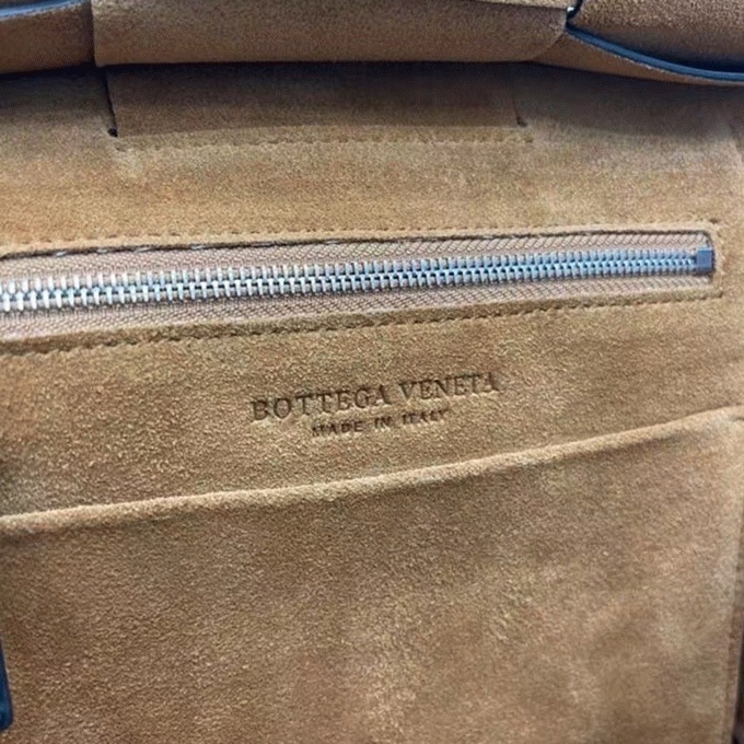 Top Quality Fake B0tt*ga Ven*ta Arco Small Bag In Black Intrecciato Calfskin