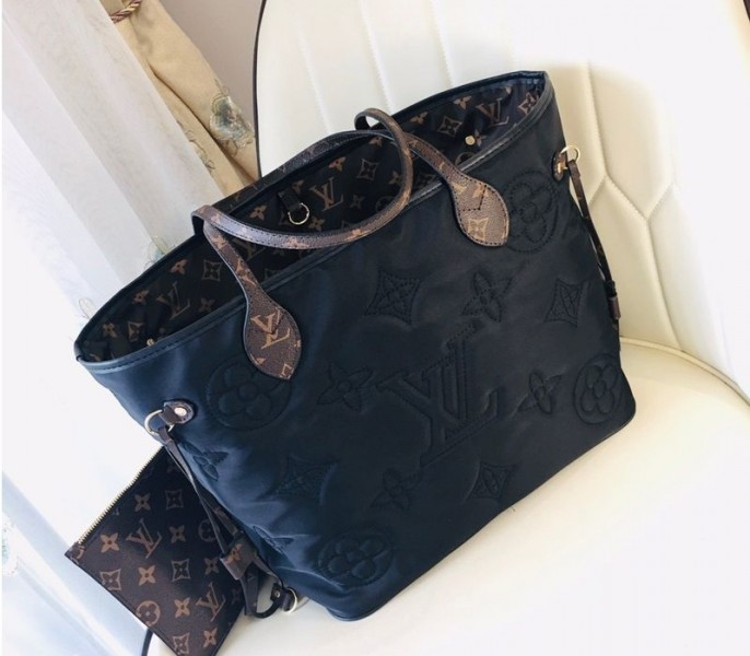 L0vis Vvtt0n Econyl Regenerated Nylon Neverfull MM Tote In Black