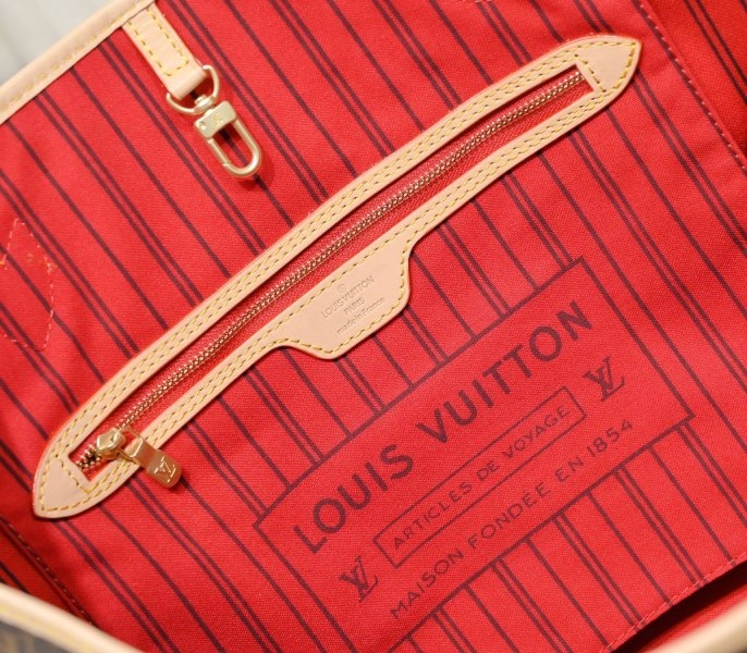L0vis Vvtt0n Monogram Canvas Neverfull MM Tote In Pink