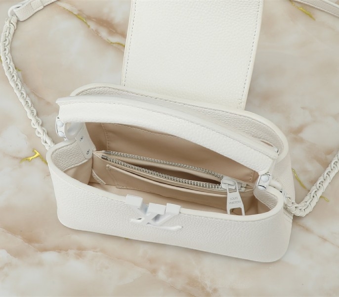 L0vis Vvtt0n Capucines East-West Mini Handbag In Optic White