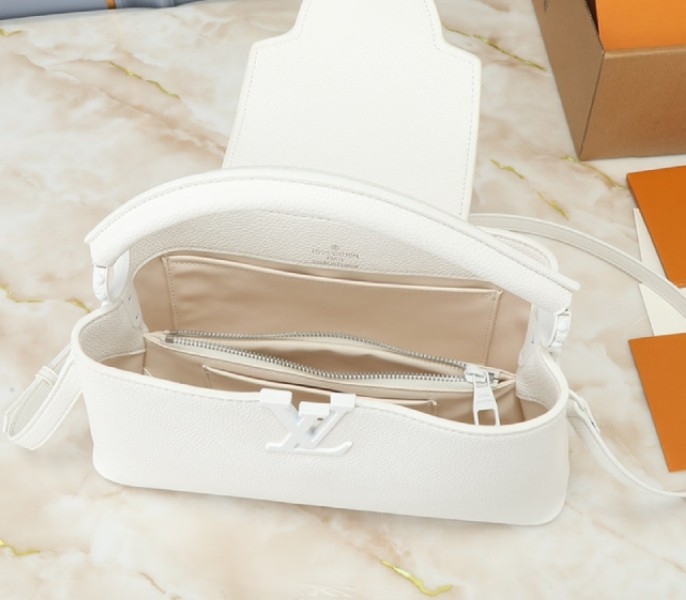 L0vis Vvtt0n Capucines East-West MM Handbag In All Optic White
