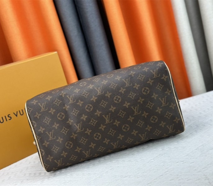 L0vis Vvtt0n Monogram Canvas Speedy P9 Bandouliere 40 Bag