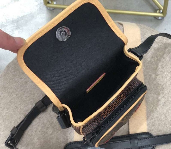 L0vis Vvtt0n Nano Amazone Messenger Bag