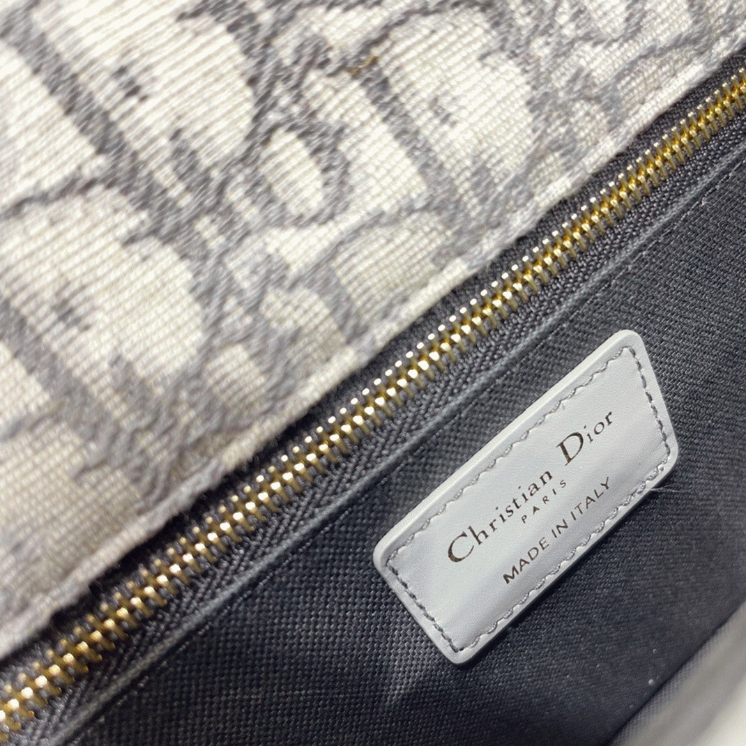 D10r 30 Montaigne Medium Bag Fake in Grey D10r Oblique Jacquard