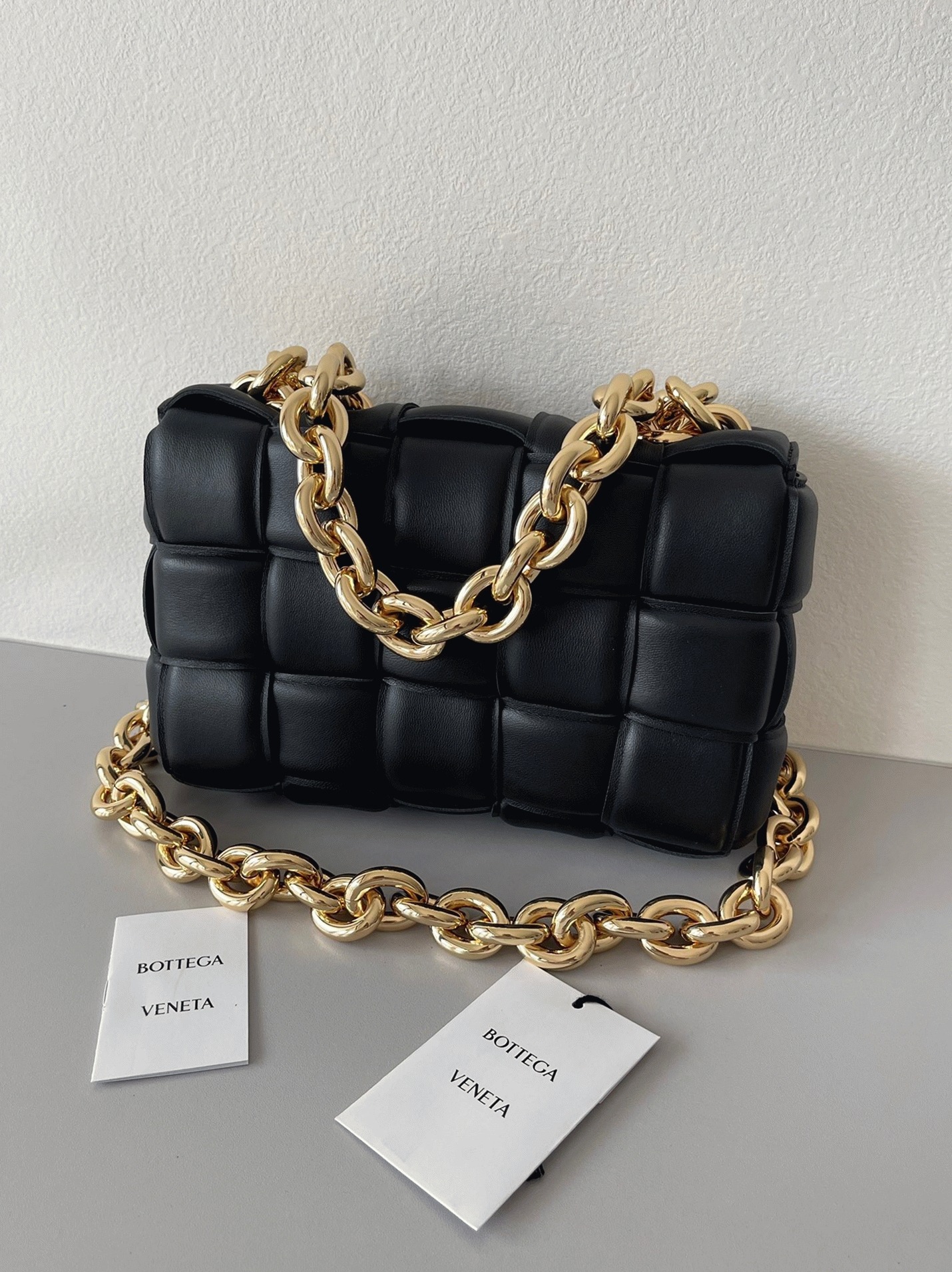 Top Quality Replica B0tt*ga Ven*ta Chain Cassette Bag In Black