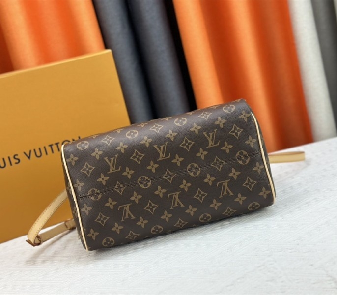 L0vis Vvtt0n Monogram Canvas Speedy P9 Bandouliere 30 Bag