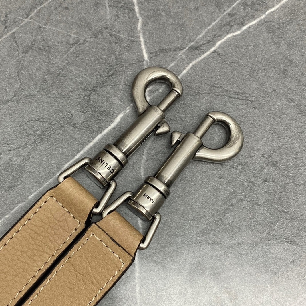 ce1i*e nano lU*gage tote bag knockoff in dune