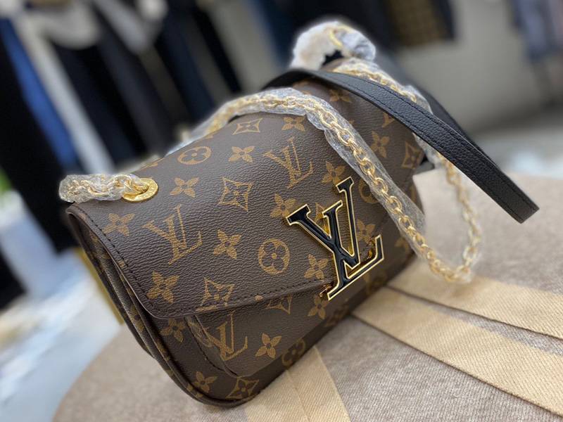 L0vis Vvtt0n Monogram Canvas Passy Bag