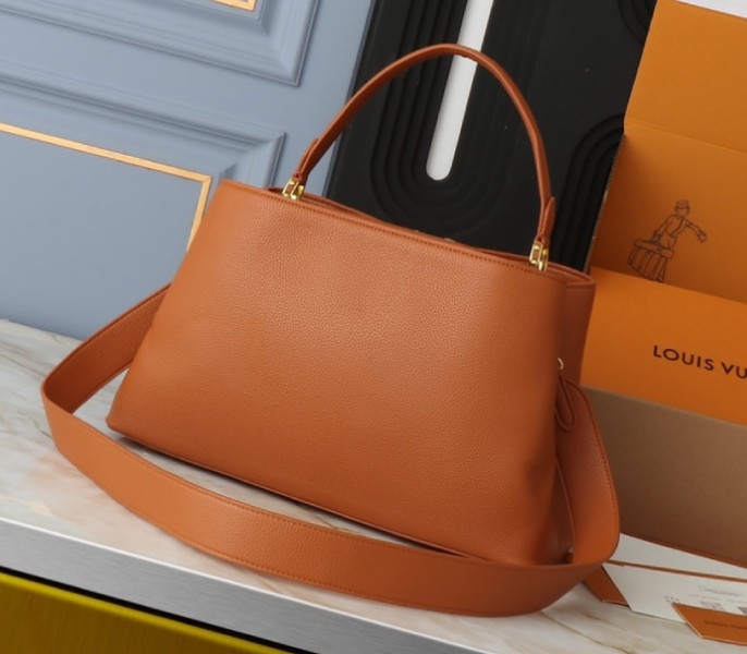 L0vis Vvtt0n Capucines GM Souple Handbag In Cognac Brown