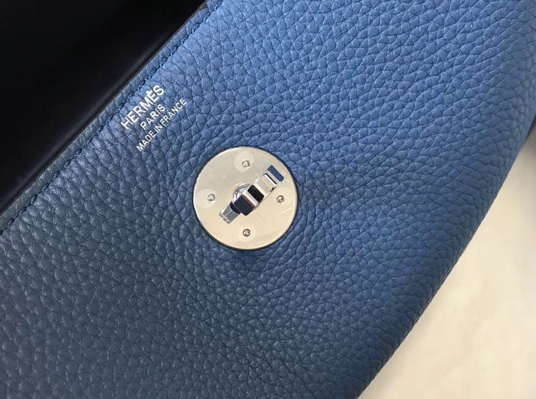 Fake luxury H**me5 Lindy 26cm bag in blue agate color