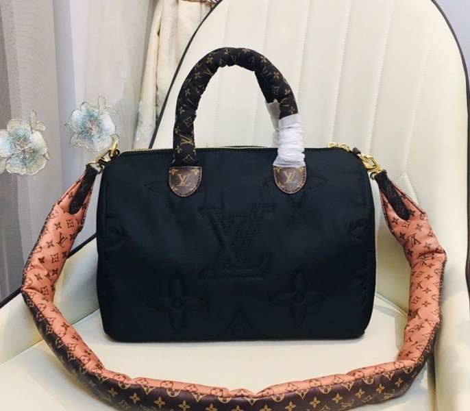 L0vis Vvtt0n Econyl Regenerated Nylon Speedy Bandouliere 30 Handbag In Black