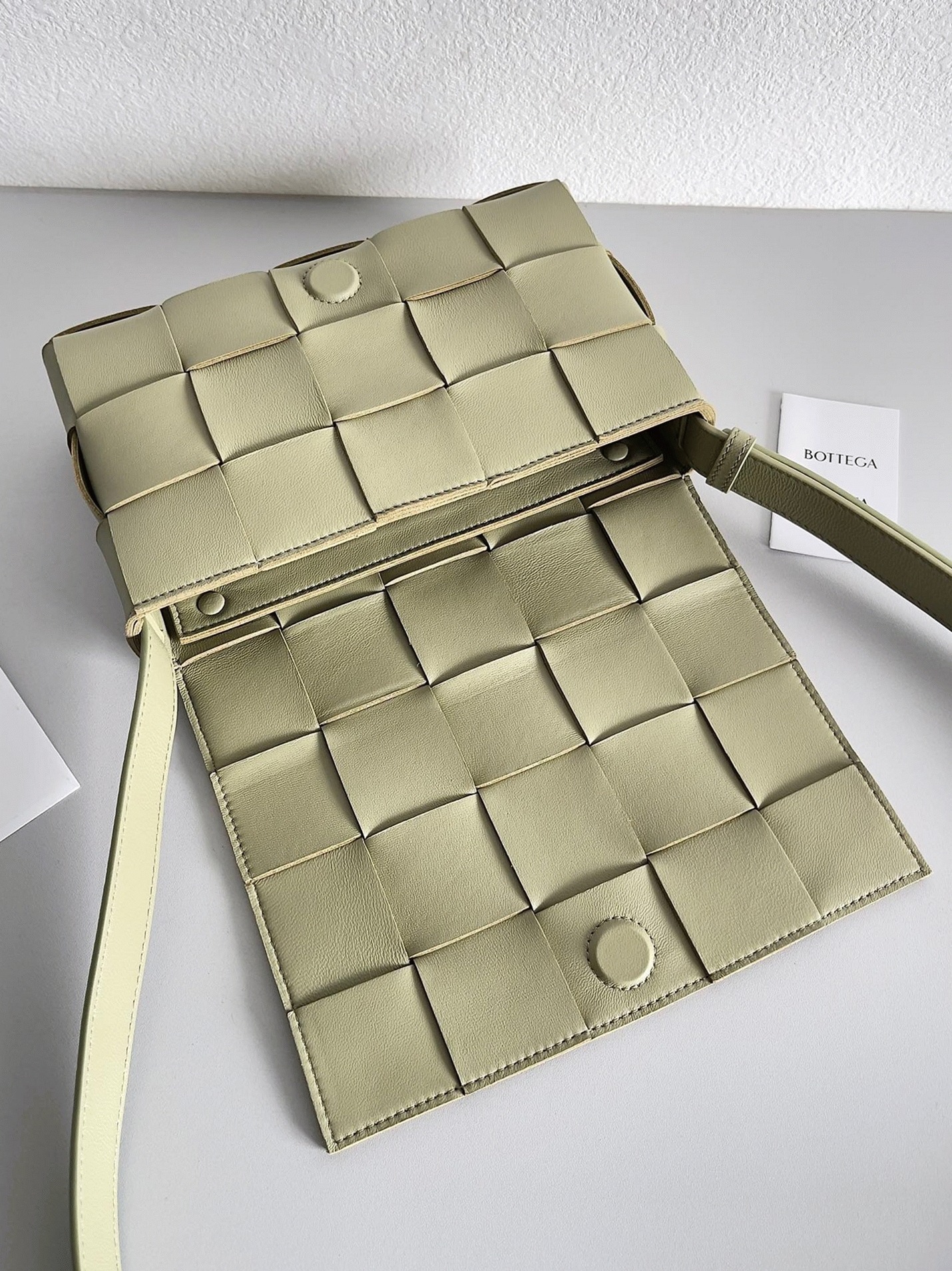 Top Quality Fake B0tt*ga Ven*ta Cassett Bag In Travertine