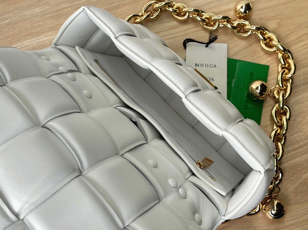 Top Quality Replica B0tt*ga Ven*ta Chain Cassette Bag In White