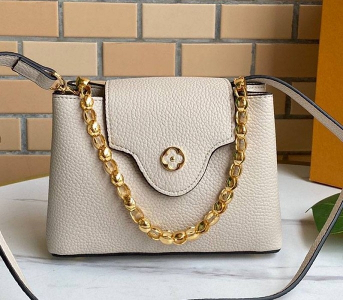 L0vis Vvtt0n Capucines Mini Chain Bag In Beige