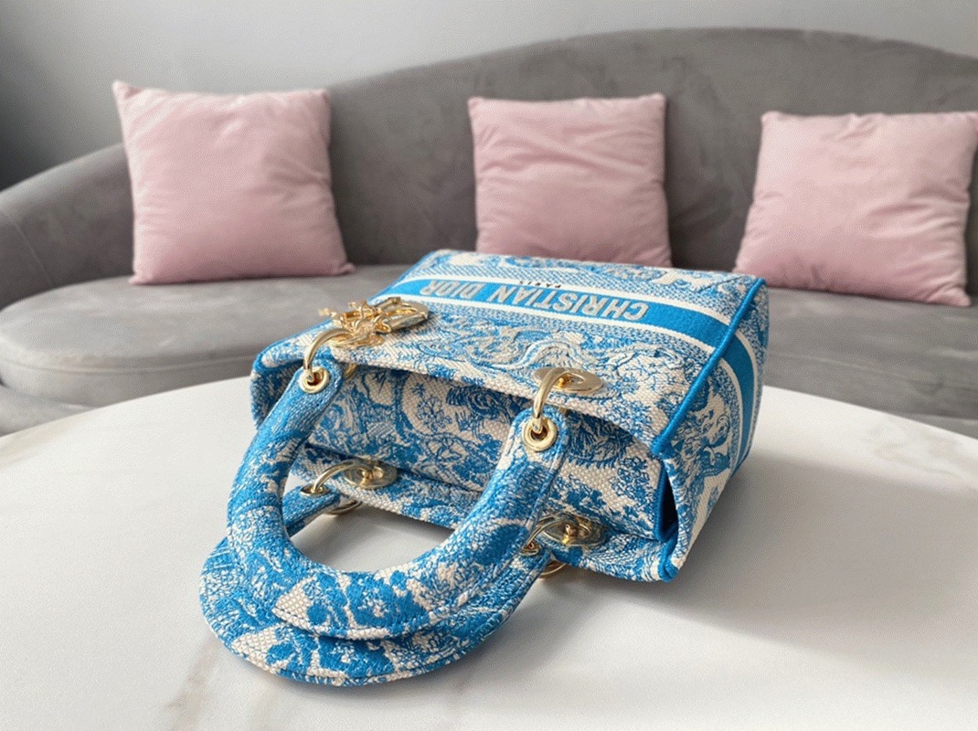 D10r Lady D-Lite Medium Bag Replica in Blue Toile de Jouy Canvas