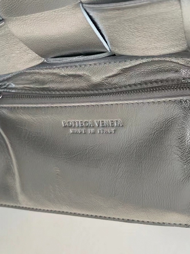 Top Quality Knockoff B0tt*ga Ven*ta Cassette Bag In Silver