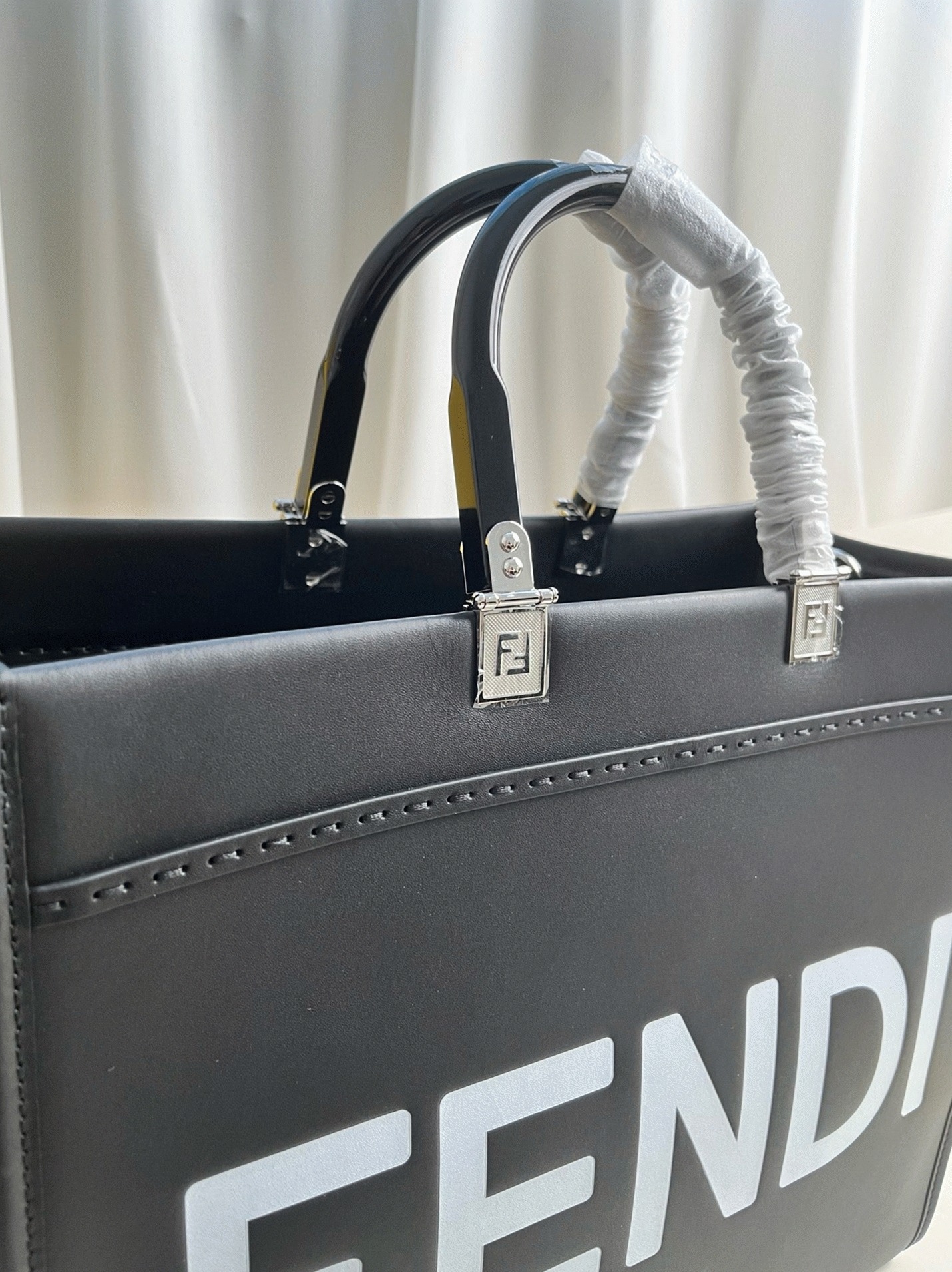 Top Quality Knockoff F**di Sunshine Medium Tote Bag In Noir Calfskin