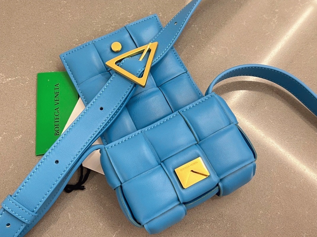 Top Quality Fake B0tt*ga Ven*ta Candy Padded Cassette Bag In Pool