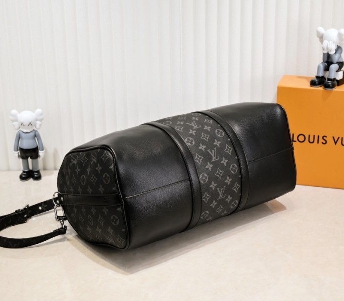 L0vis Vvtt0n Taiga Leather Keepall Bandouliere 50 Travel Bag In Black