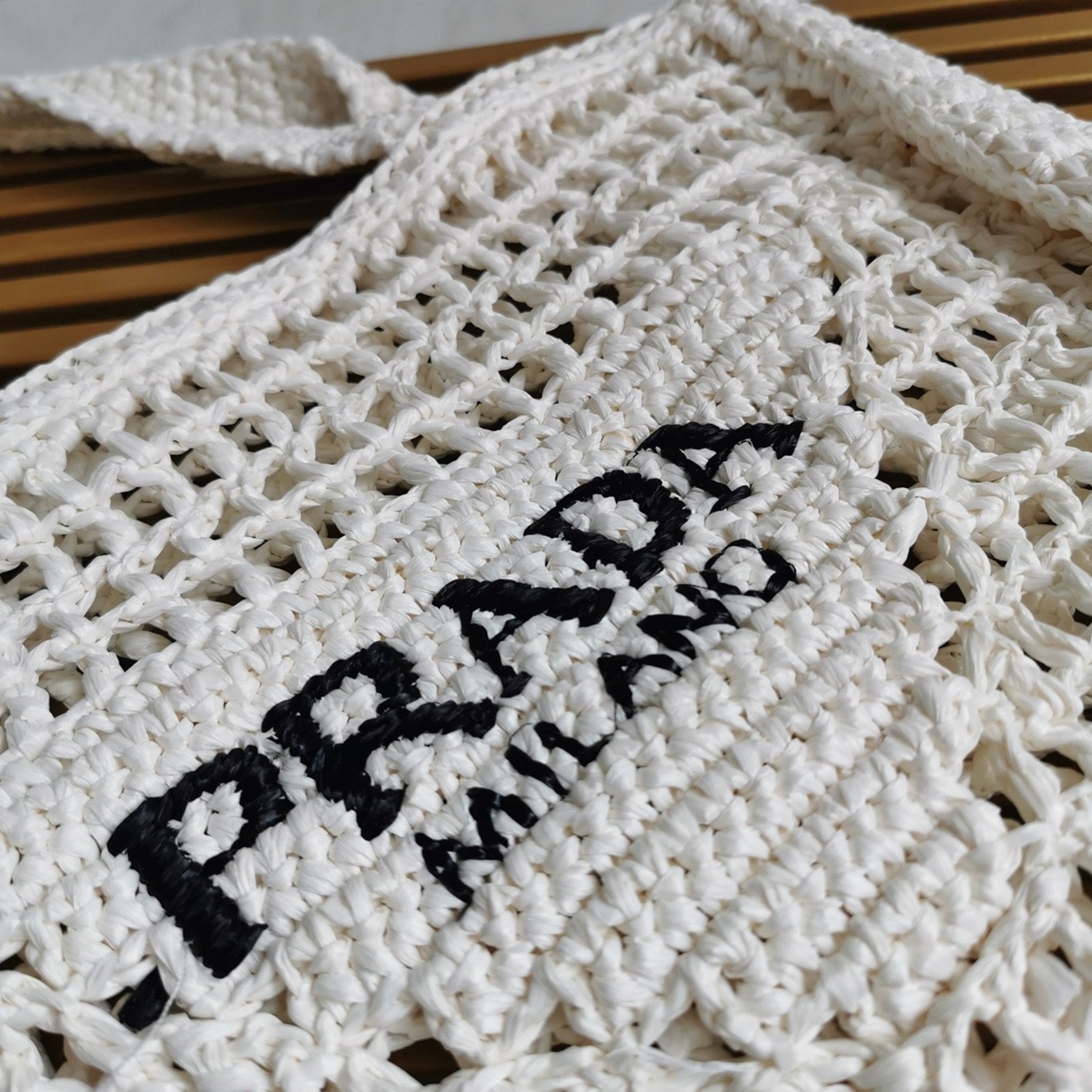 Pra*a Small Tote Bag Best Replica in White Woven Raffia