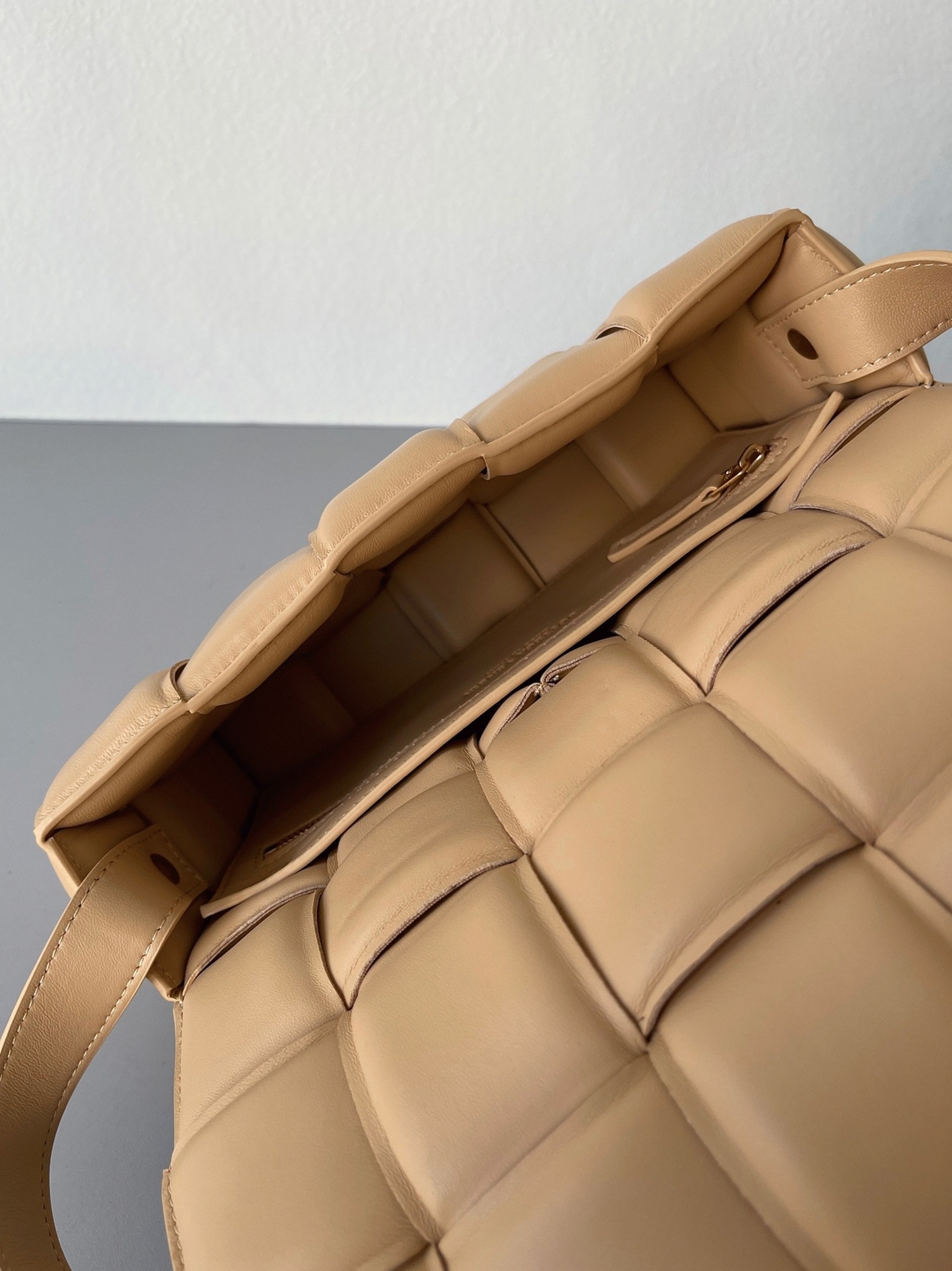 Top Quality Knockoff B0tt*ga Ven*ta Padded Cassette Bag In Almond