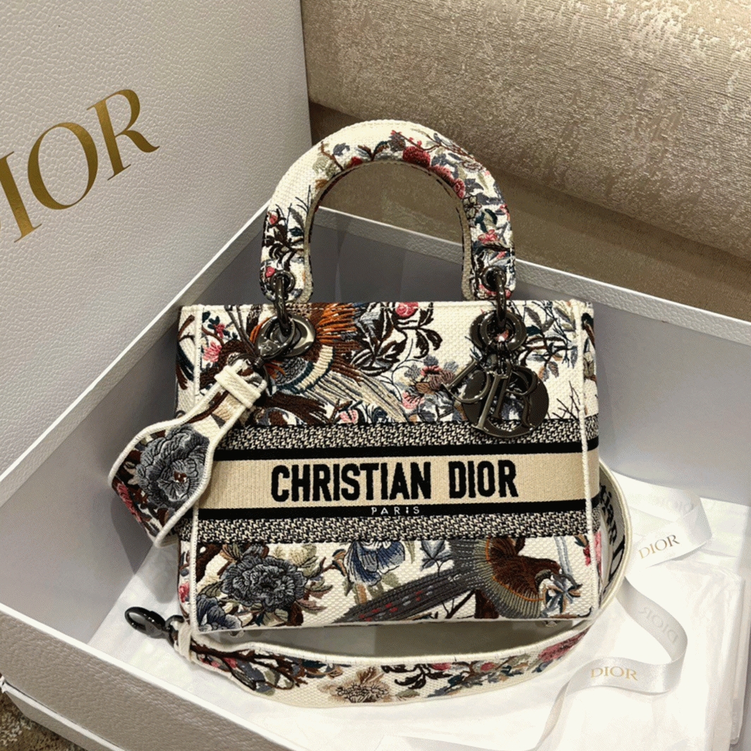D10r Lady D-Lite Medium Bag Imitation in White Jardin d Hiver Embroidery