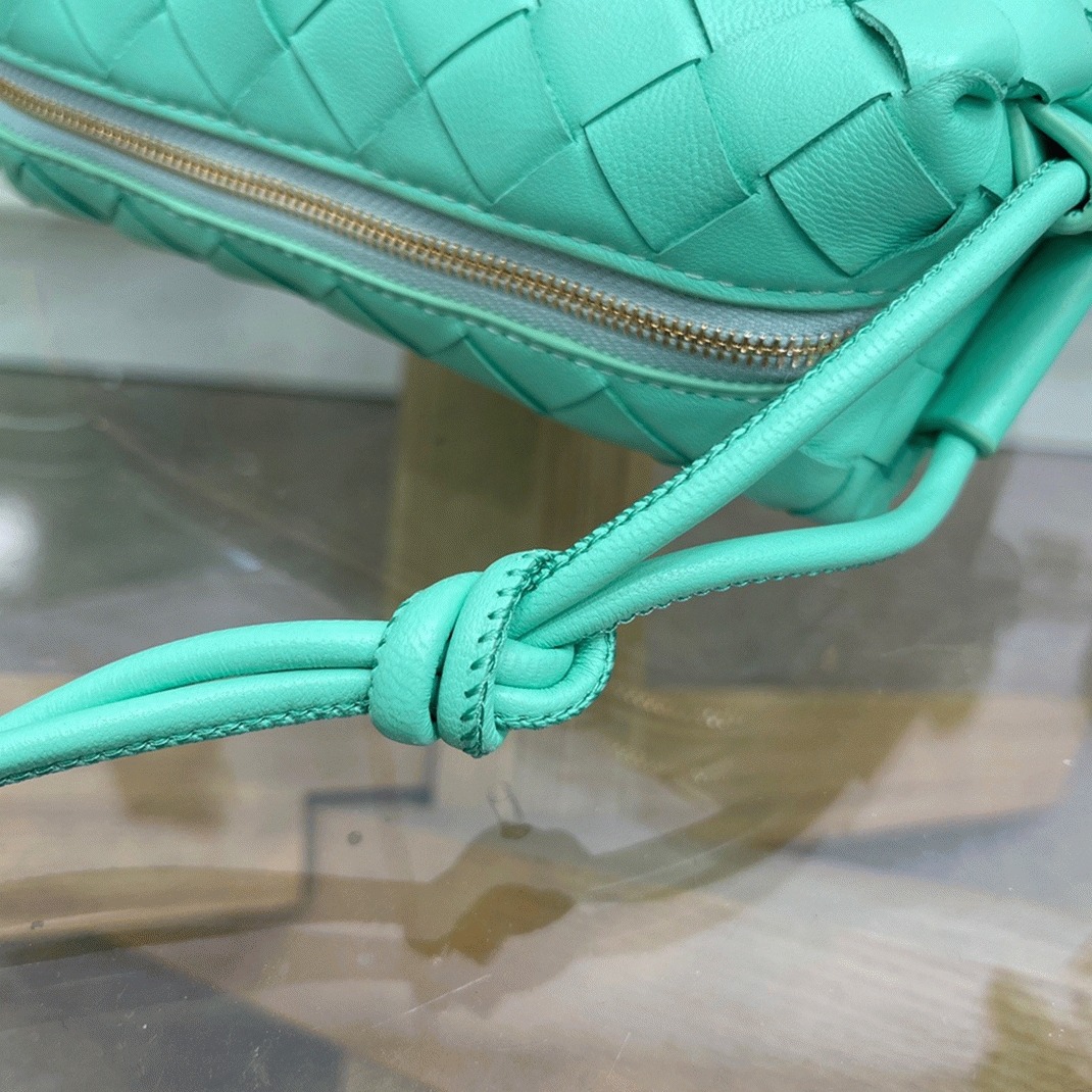 Replica B0tt*ga Ven*ta Loop Mini Bag Fountain