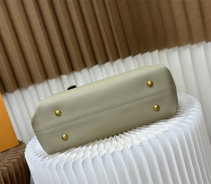 L0vis Vvtt0n Low Key Cabas MM Bag In Limestone Gray