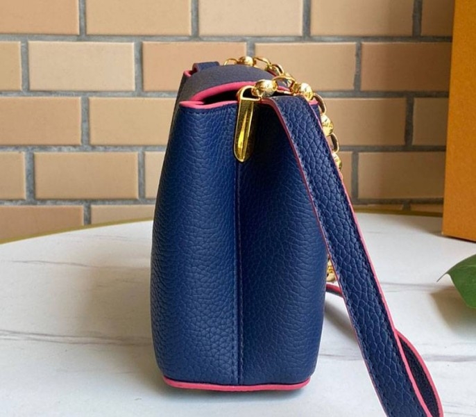 L0vis Vvtt0n Capucines Mini Chain Bag In Navy Blue