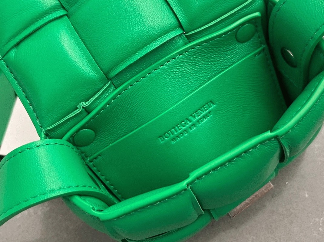 Top Quality Knockoff B0tt*ga Ven*ta Candy Padded Cassette Bag In Parakeet