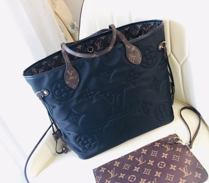 L0vis Vvtt0n Econyl Regenerated Nylon Neverfull MM Tote In Black
