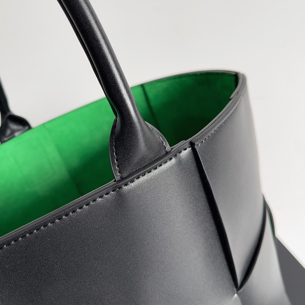 Fake B0tt*ga Ven*ta Large Arco Tote Bag Black