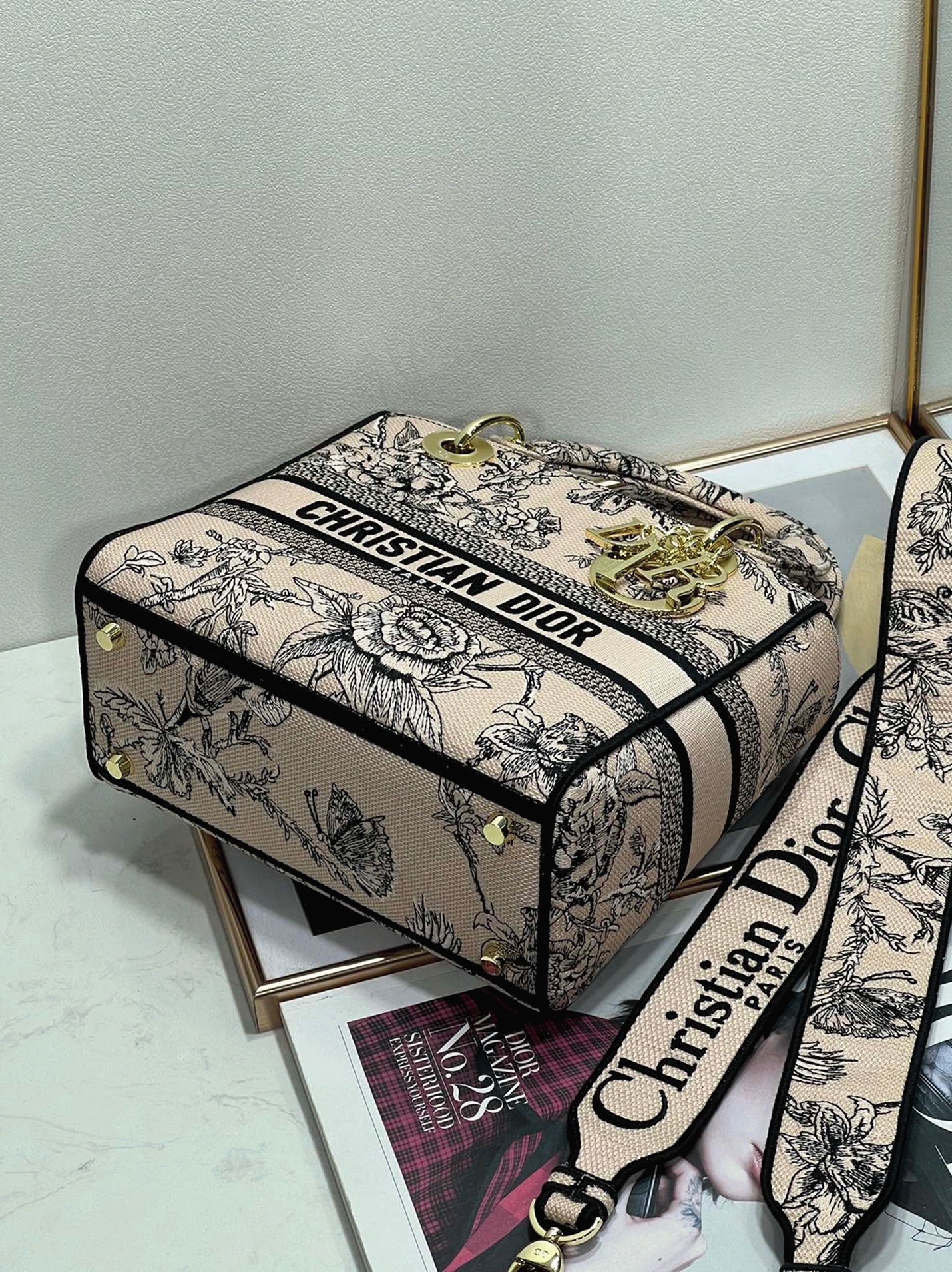 D10r Lady D-Lite Medium Bag Knockoff in Powder Jardin Botanique Embroidery