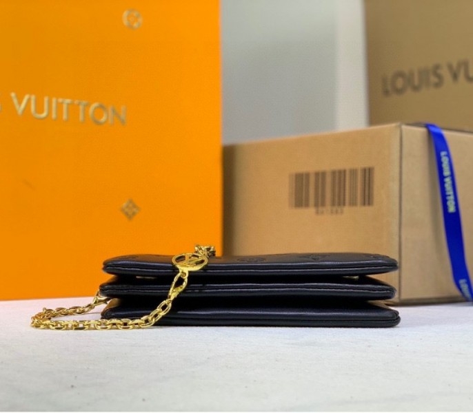 L0vis Vvtt0n Coussin Pochette In Black