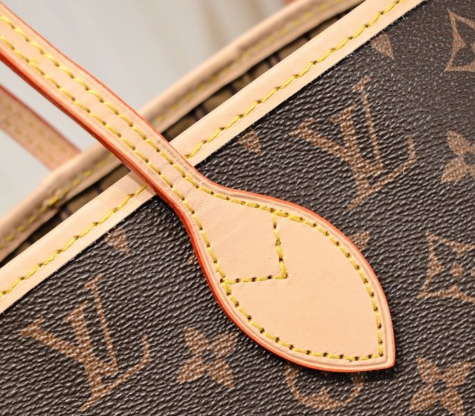 L0vis Vvtt0n Monogram Canvas Neverfull MM Tote In Beige