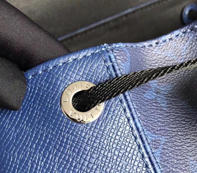 L0vis Vvtt0n Taiga Leather Outdoor Backpack In Pacific Blue