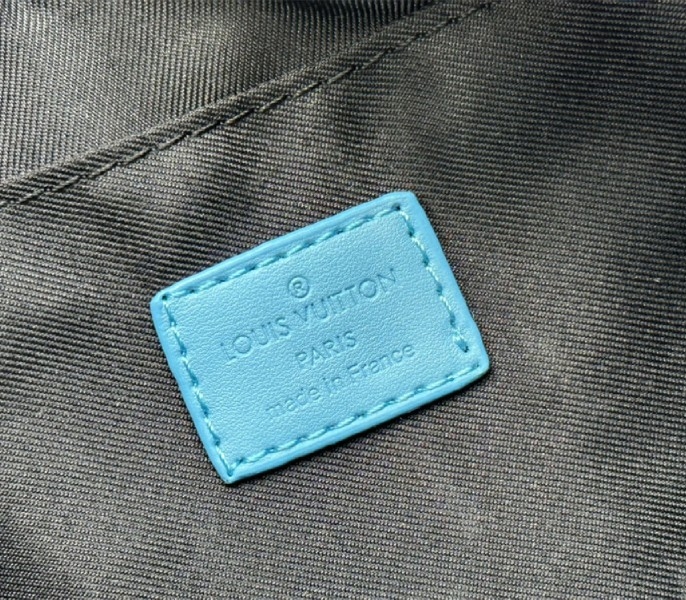 L0vis Vvtt0n Taurillon Monogram Leather Keepall Bandouliere 25 In Turquoise