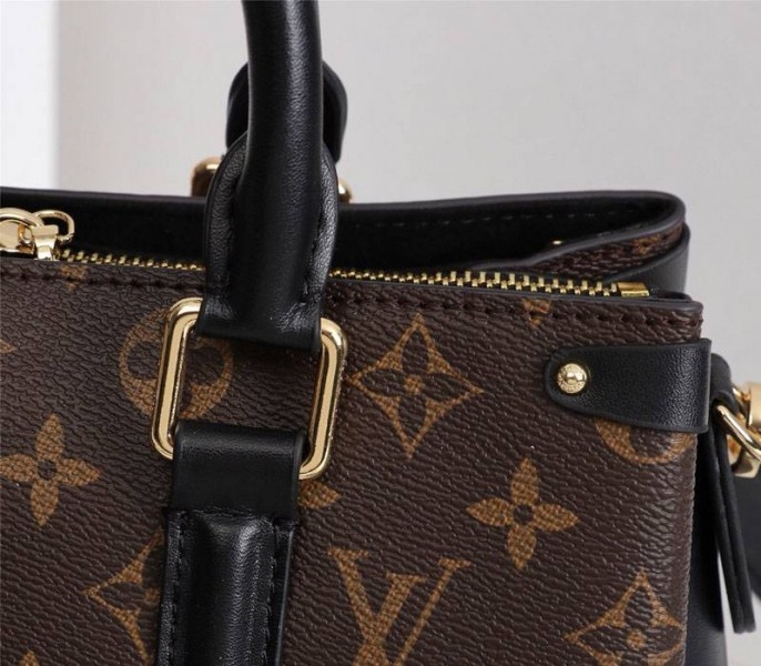 L0vis Vvtt0n Monogram Canvas Soufflot BB Bag In Black