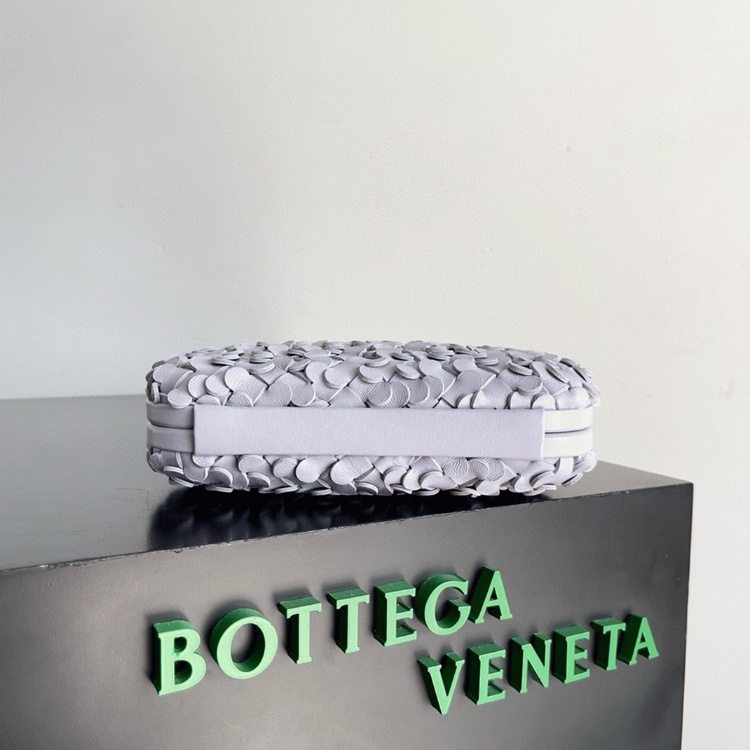 Replica B0tt*ga Ven*ta Knot Minaudiere Clutch Oyster Sequins