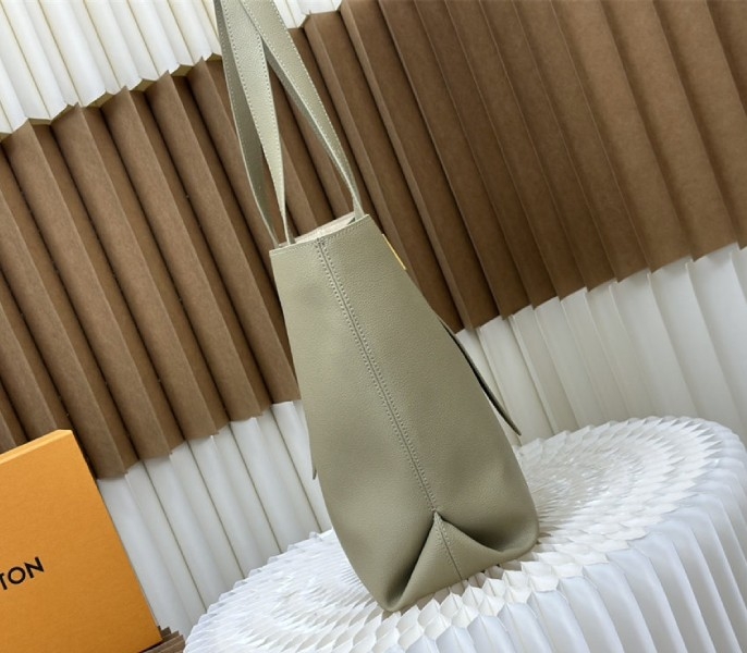 L0vis Vvtt0n Low Key Cabas MM Bag In Limestone Gray