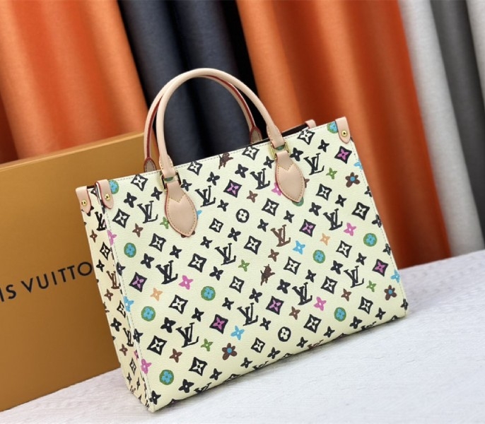 L0vis Vvtt0n Monogram Craggy Onthego MM Tote In Vanilla