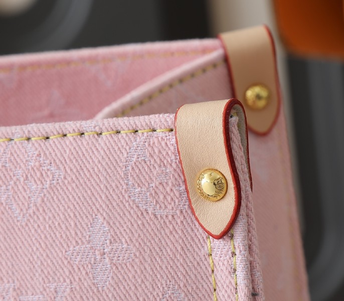 monogram De*1m onthego mm in washed pink