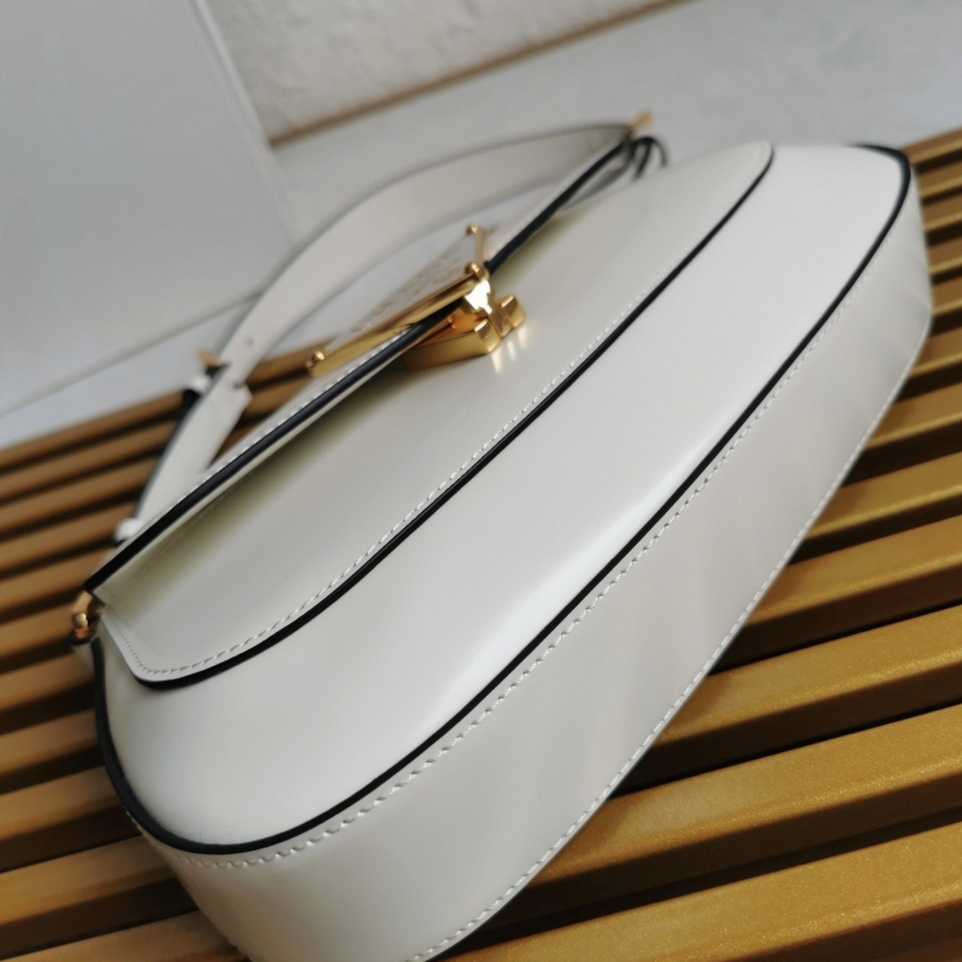 Pra*a Shoulder Bag Knockoff in White