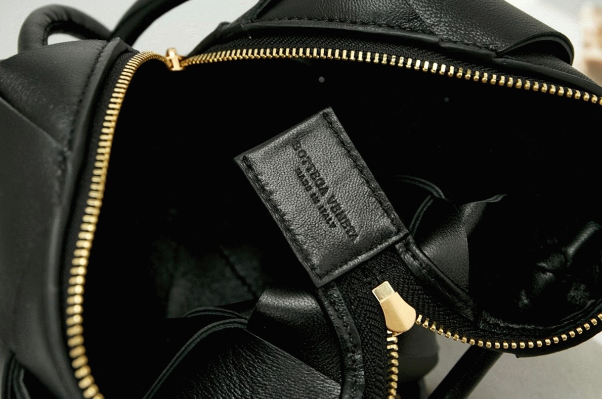 Replica B0tt*ga Ven*ta Mini Cassette Camera Bag Black