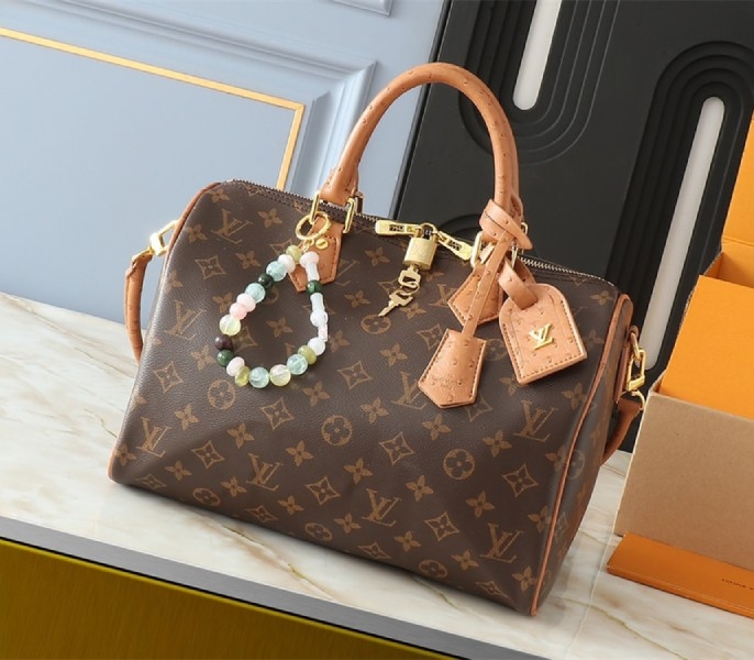 L0vis Vvtt0n Monogram Canvas Soft Speedy 30 Boho Handbag In Tan
