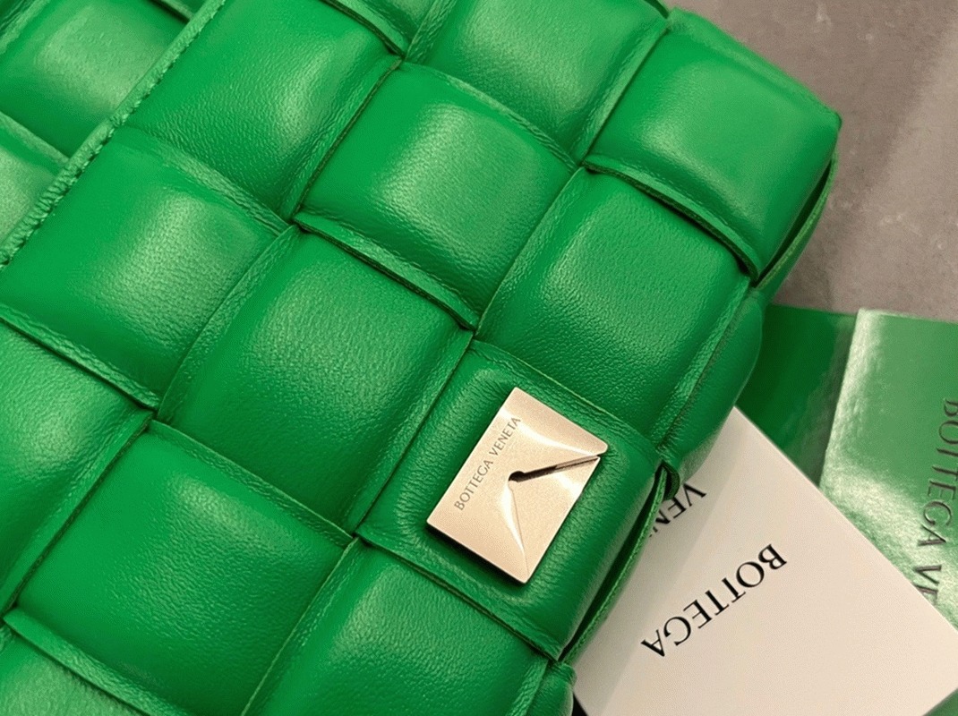 Replica B0tt*ga Ven*ta Small Padded Cassette Bag Parakeet