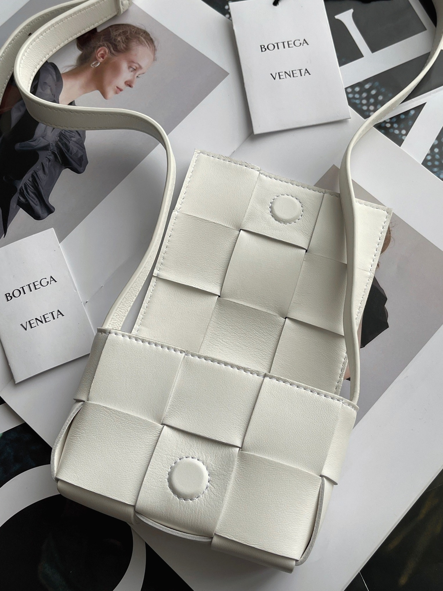 Top Quality Imitation B0tt*ga Ven*ta Candy Cassette Bag In White