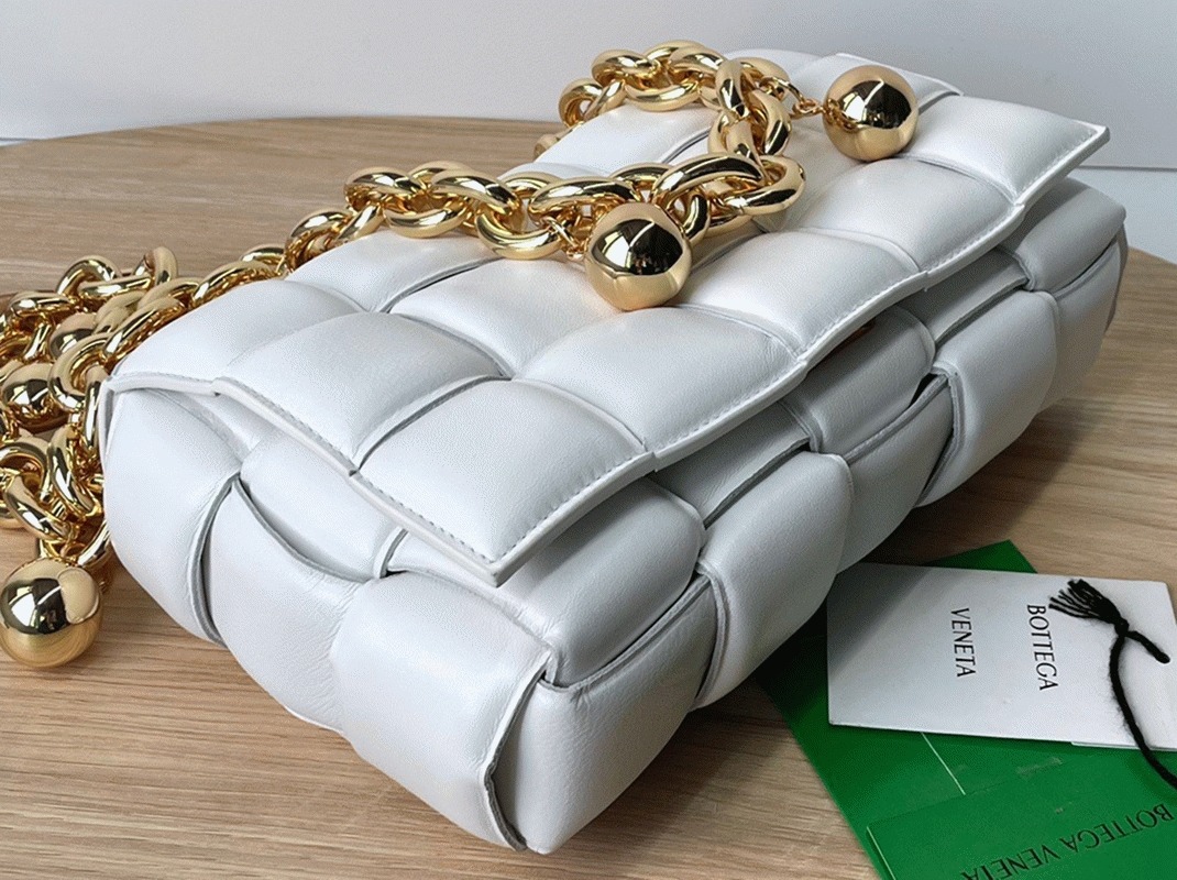 Top Quality Replica B0tt*ga Ven*ta Chain Cassette Bag In White